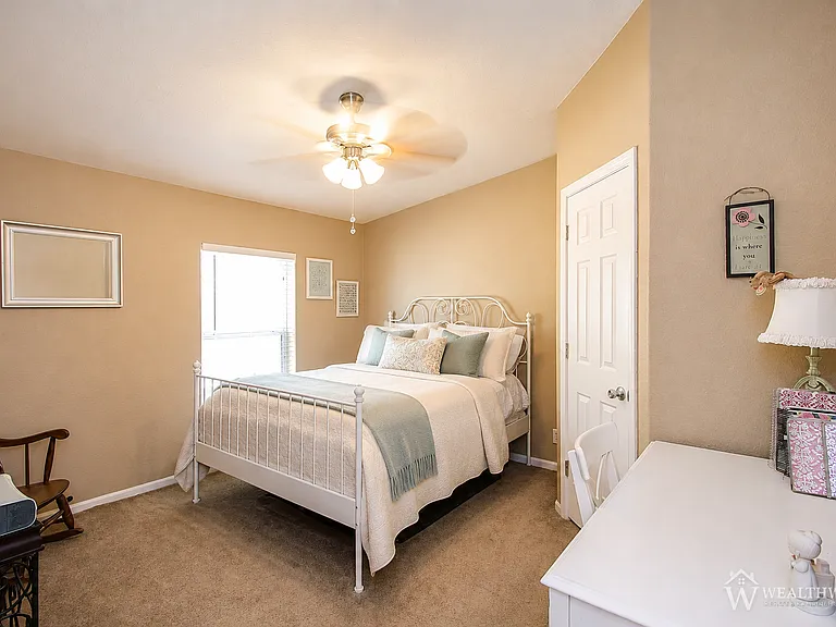 12540 N Kalama Cir — Photo 3