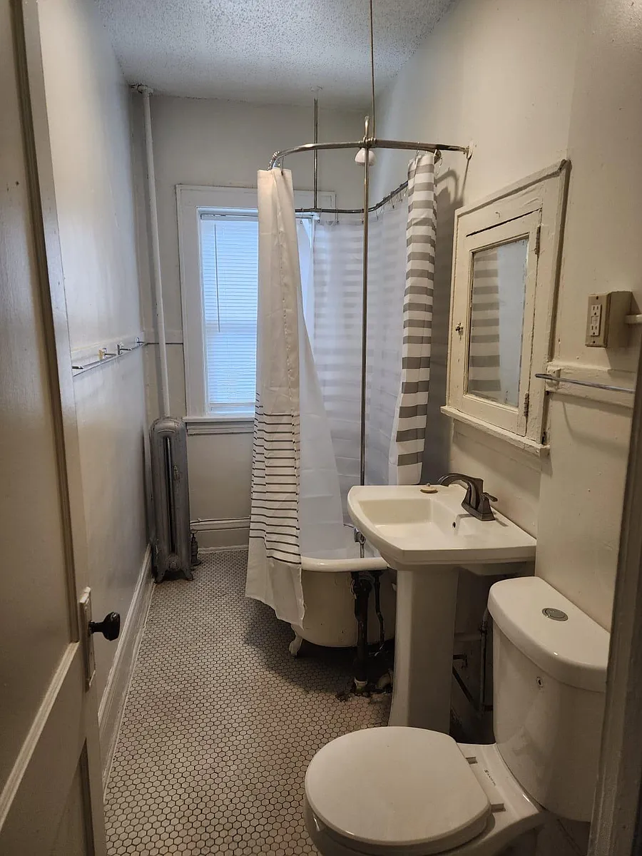 Bathroom - 1900 1st Ave S #14