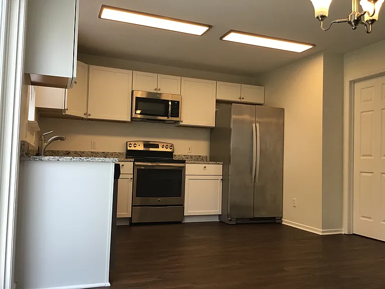 9318 W Rising Sun Dr — Photo 2