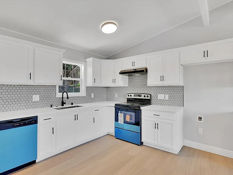 37 Westwood Way — Photo 24