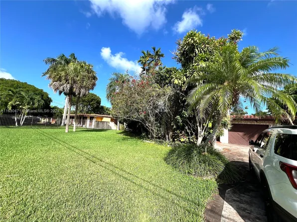 14833 N Spur Dr, Miami, FL 33161