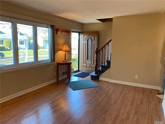 3rd image of 50 Dorothy Dr