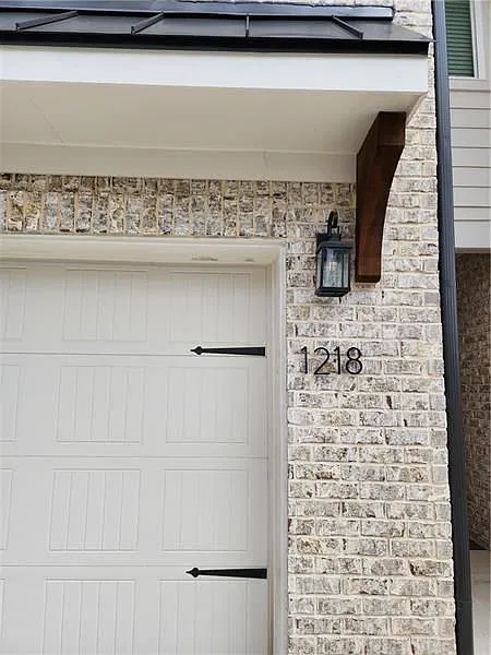 4 bed, 4.0 bath, 2850 sqft, $2,900 — Photo 2