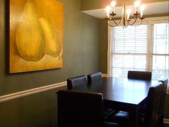 http://www.propertyboss.net/CustomerImages/REMAXATL_73579/media/Properties/4130%20Duesenberg%20Drive/zsmall_Dining%20Rm.JPG