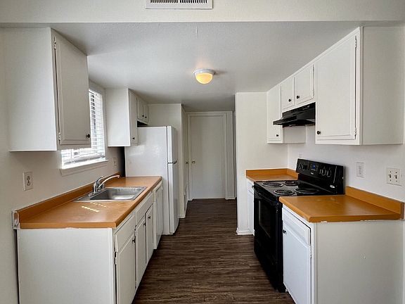 3rd image of 1101 Dickerson Dr SE Unit A