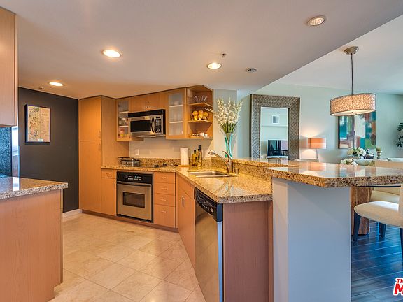 4th image of 13700 Marina Pointe Dr Unit 1107