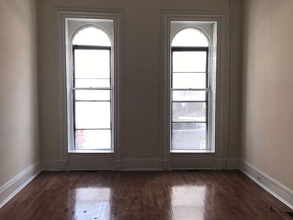 1f 1 bedroom $1995 for Nov 2022 move