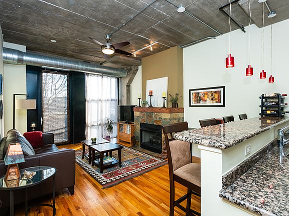 4th image of 1001 W 15th St Unit 221