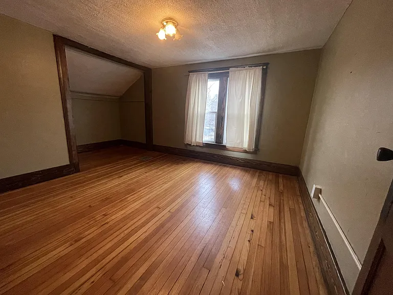 329 S Clemens Ave — Photo 9