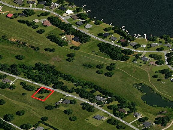 3rd image of 1318 Tennis Ln
