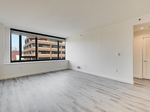 4th image of 250 King St #509