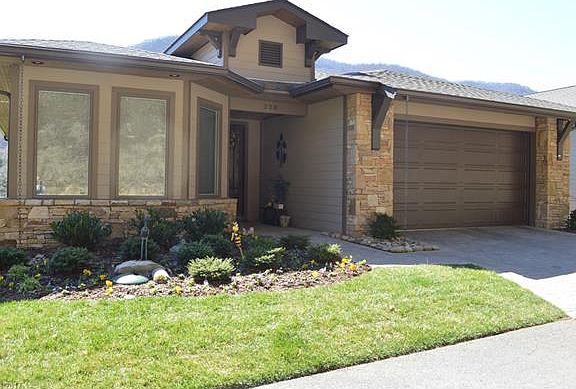2nd image of 220 Alexander Dr #5-B