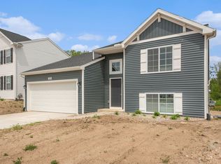 2207 Macatawa Ln, Waterford, MI 48327