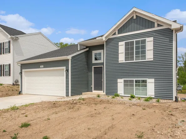 1402 Ridgeview Dr, Greenville, MI