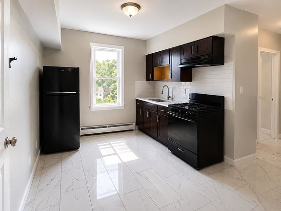 5th image of 470 21st St APT 3L