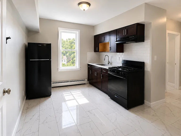 470 21st St #3L — Photo 5