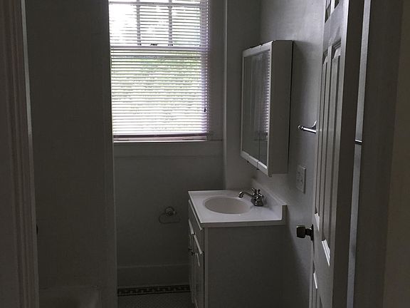2nd image of 2527 Forbes St