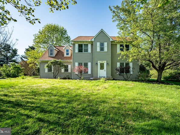 102 Great Oak Dr, Lincoln University, PA 19352