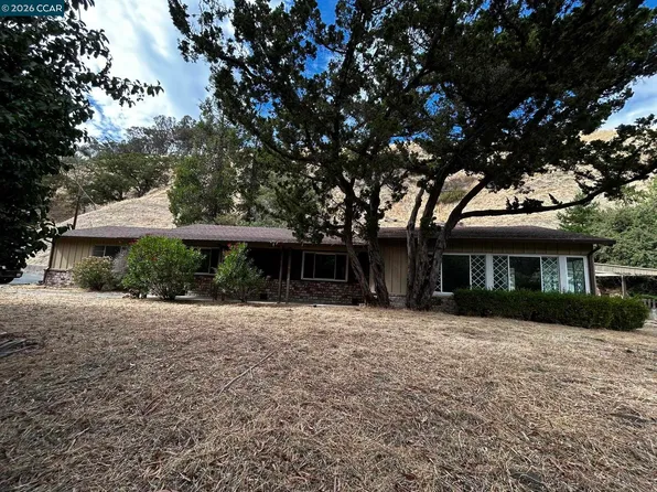 1556 Springbrook Rd, Walnut Creek, CA 94597