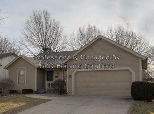 311 SE Greystone Dr, Lees Summit, MO 64063