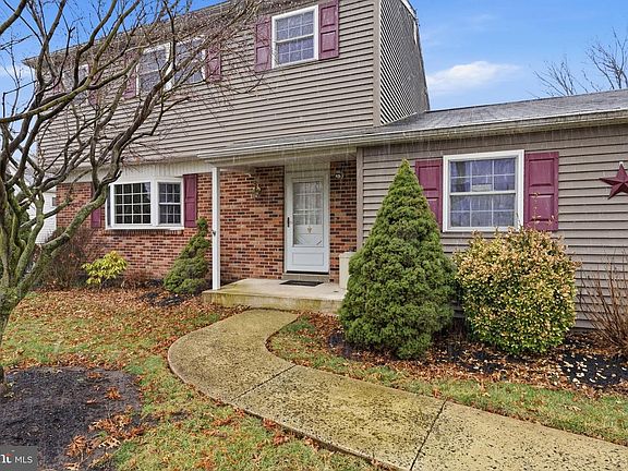 2nd image of 416 Oak Park Rd