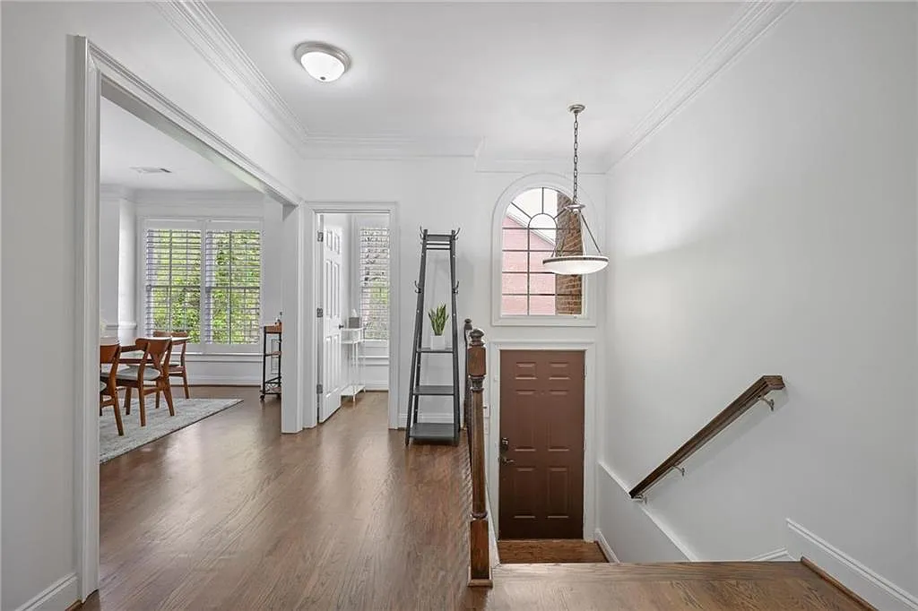 3 bed, 3.5 bath, 2685 sqft, $3,800 — Photo 3
