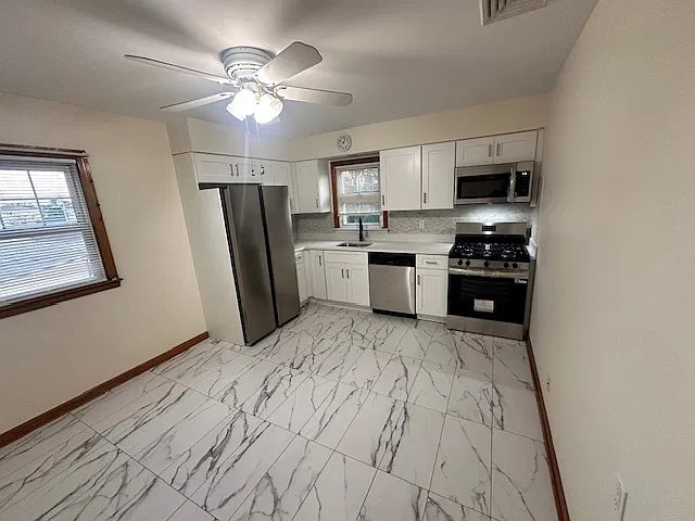2 bed, 1100 sqft, $2,700 — Photo 3