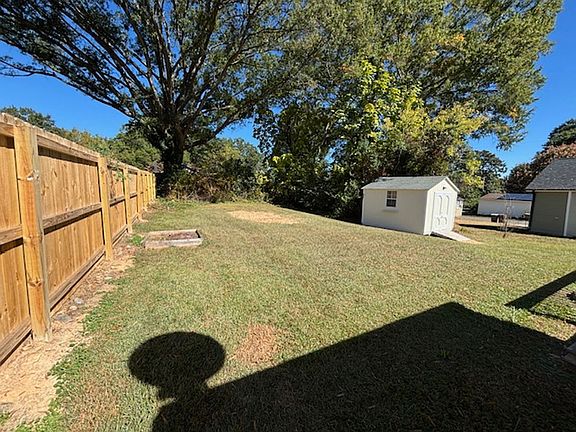 4th image of 1105 Central Dr