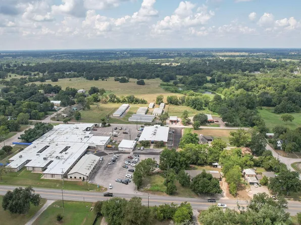 806 S Madison St, Madisonville, TX 77864