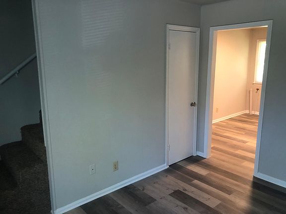4th image of 630 Eastview Ct #622-A