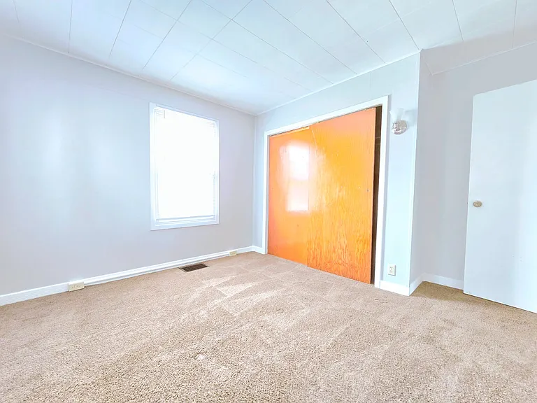 729 N Elmer St — Photo 9