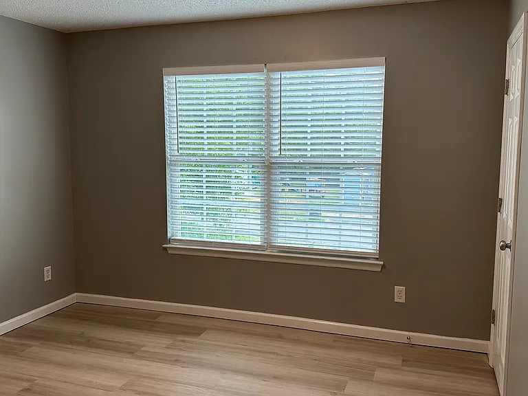 206 S Flora St #B — Photo 7