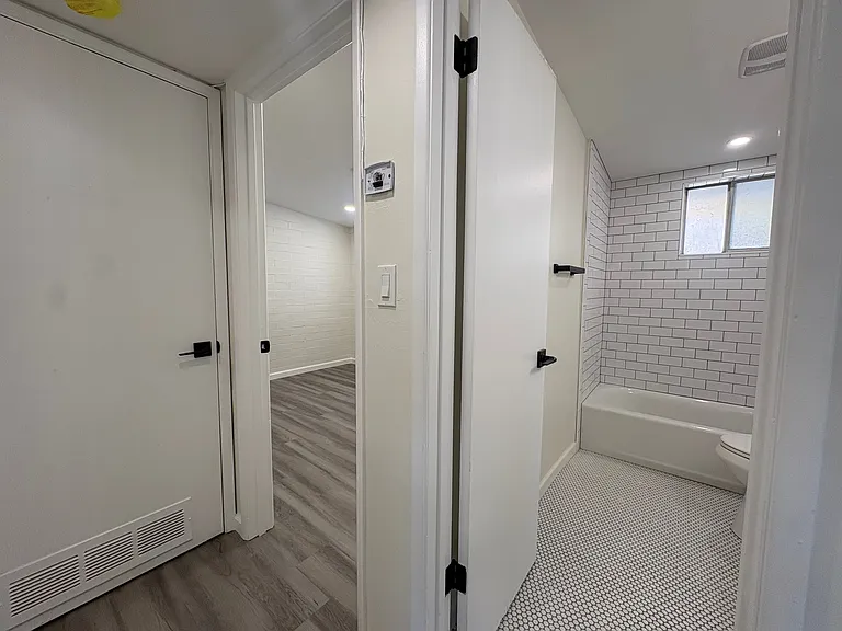 Bedroom & Bathroom