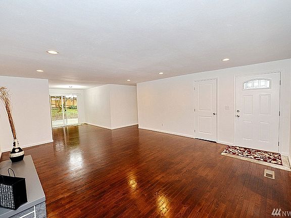 5th image of 17922 36th Ave W