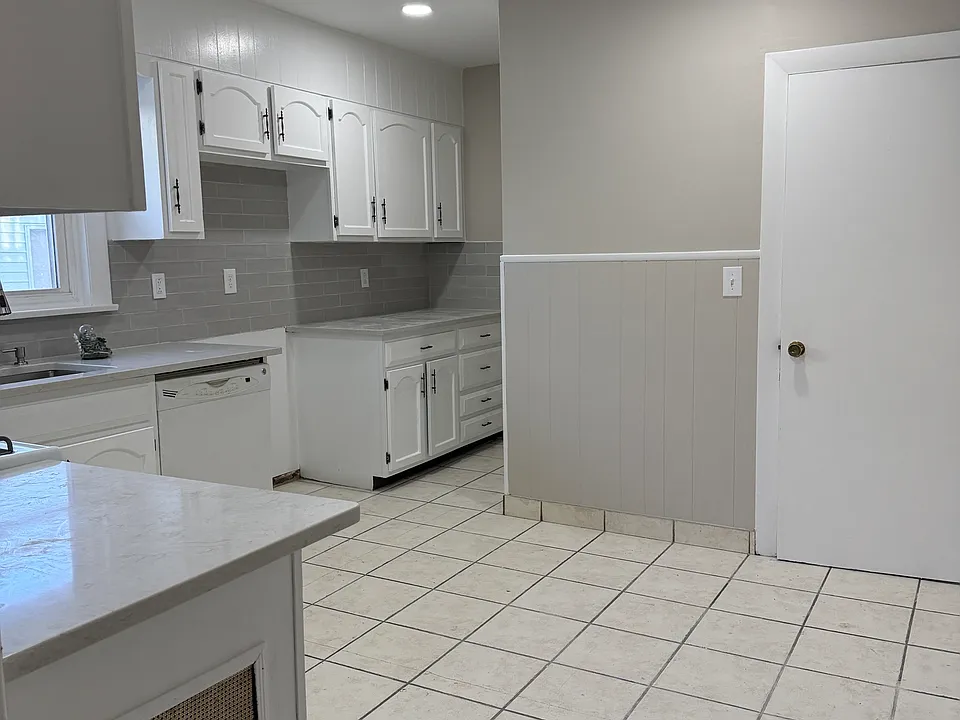 158 Reservoir Ave #2