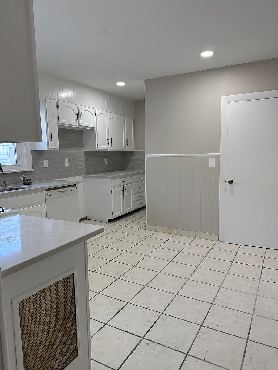 Building Photo - 158 Reservoir Ave #2