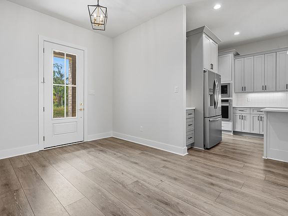 3rd image of 130 Shepherd Loop Dr