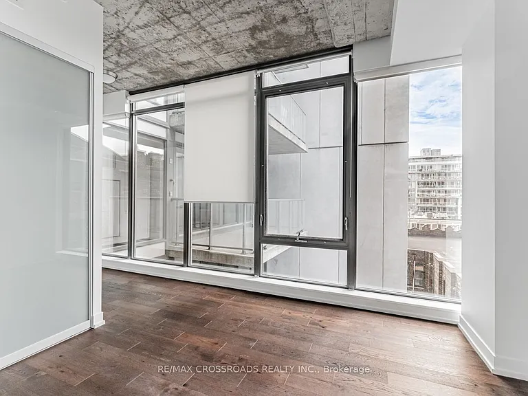 560 King St W #524 — Photo 22