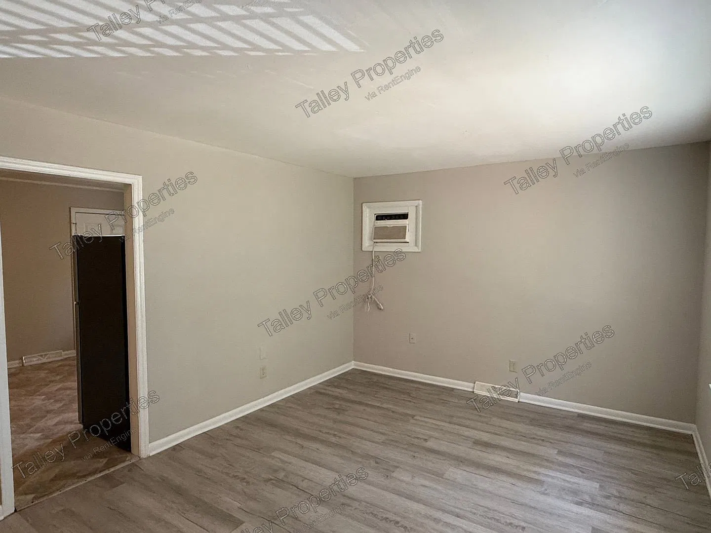 3 bed, 1.0 bath, 986 sqft, $1,449 — Photo 2