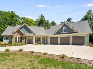 30 Shipman Pkwy, Flat Rock, NC 28731