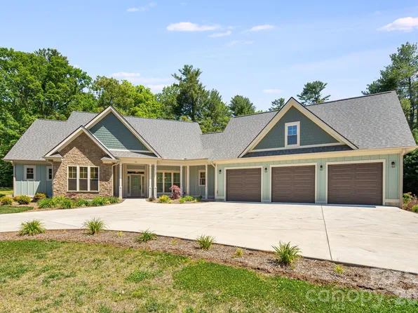 30 Shipman Pkwy, Flat Rock, NC 28731