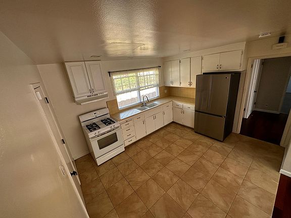 2nd image of 810 E 5th Ave #A