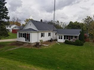 2 Hickory St, Three Oaks, MI 49128