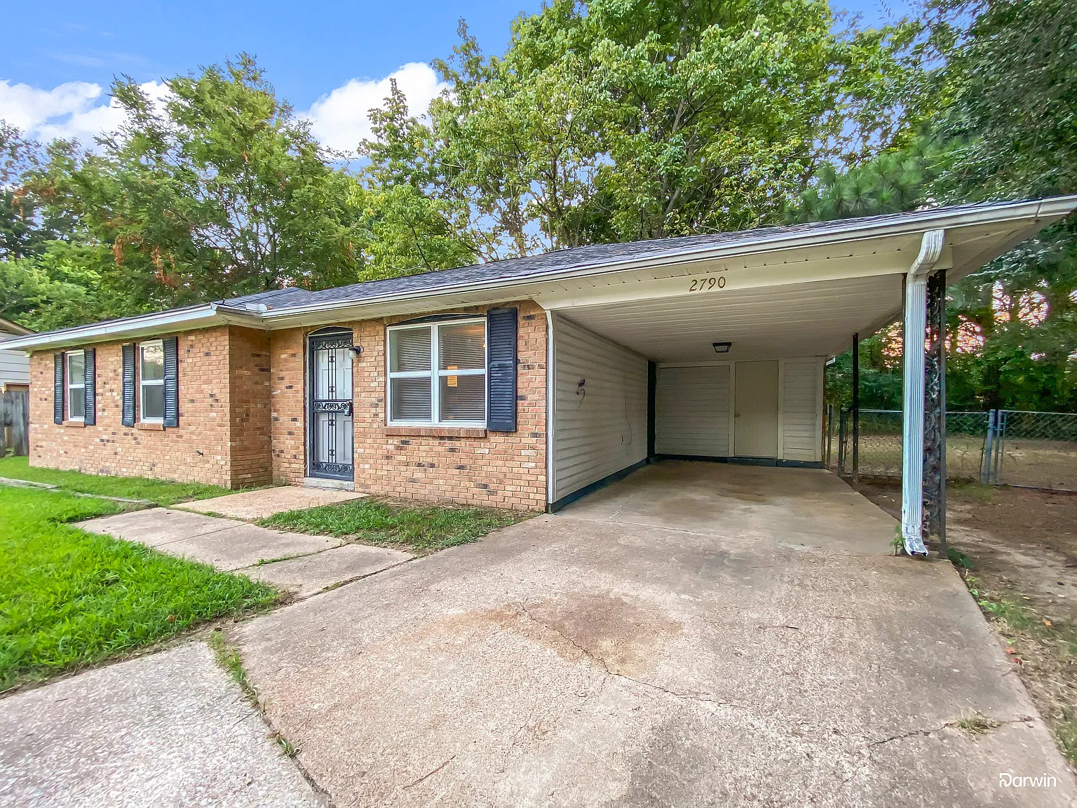 3 bed, 1.0 bath, 1034 sqft, $1,285 — Photo 2