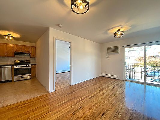 3rd image of 20-09 38th St #2B