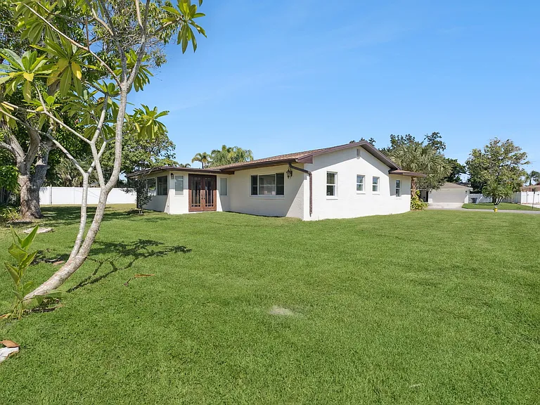 2335 Tropical Shores Dr SE — Photo 21