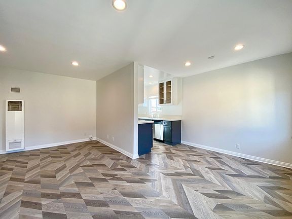 5th image of 450 Riverdale Dr APT 12