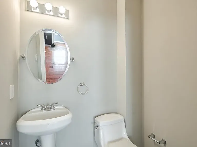 301 Market St #3R — Photo 4