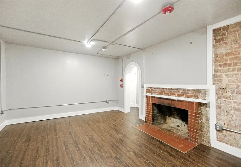 616 W Maple St #6 — Photo 8