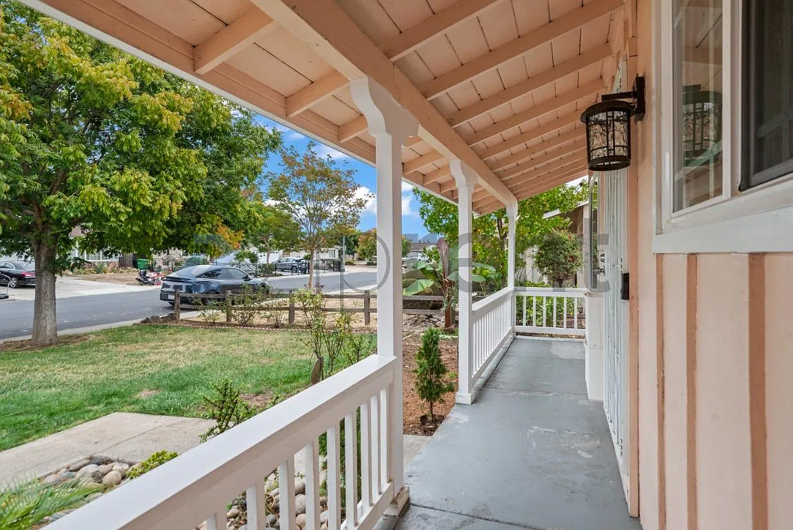 3 bed, 1320 sqft, $4,250 — Photo 3